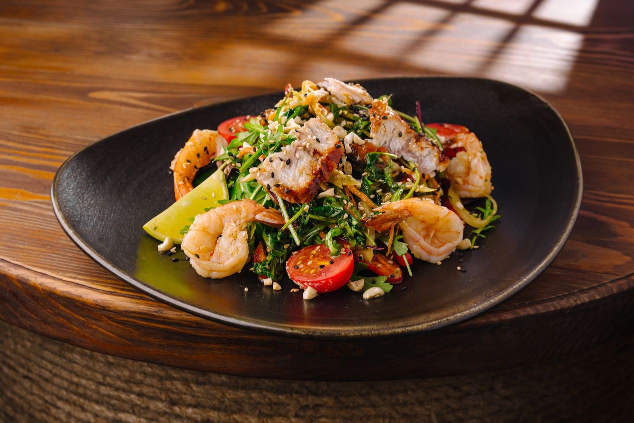 фото-Салат в тайском стиле с морепродуктами